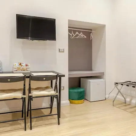 Nsh Apparthotel, Centro 4* Neapol